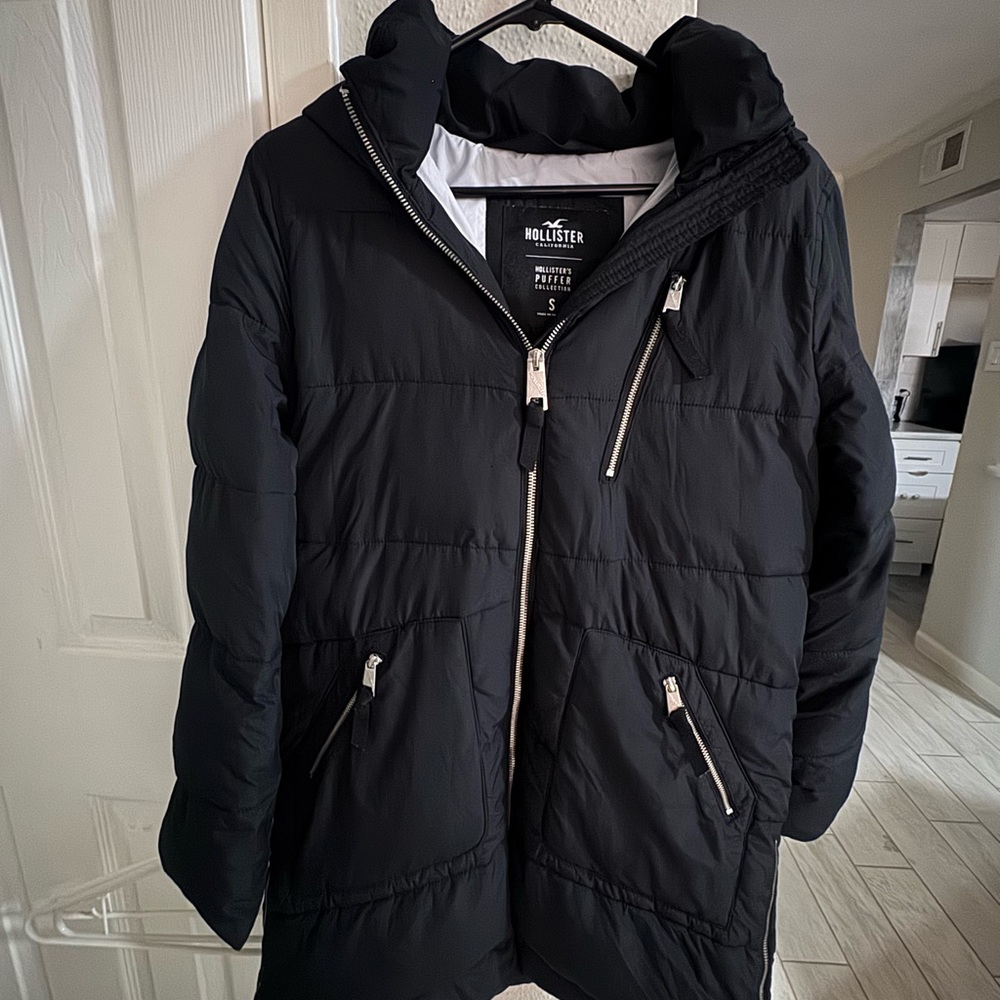 Hollister Black and Gray Puffer Jacket - Picture 2 of 4
